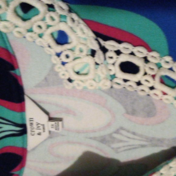 Sleeveless top - Picture 2 of 3